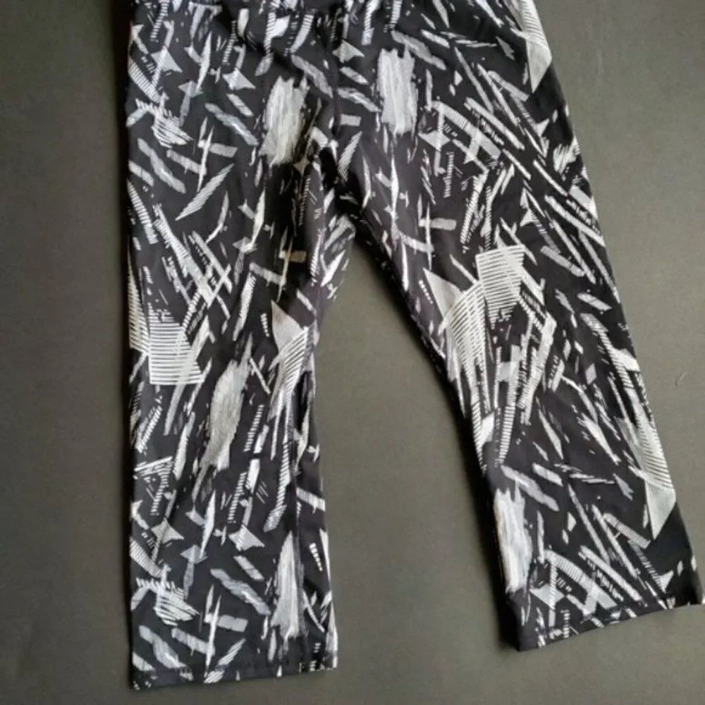 Marc New York Andrew Marc Workout Capris - Picture 6 of 9